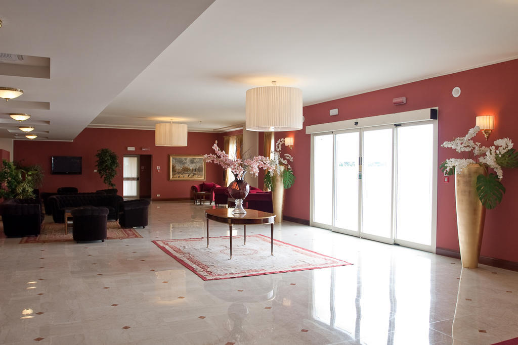 Hotel Maxim อันโซลา เดล เอมิเลีย ภายนอก รูปภาพ