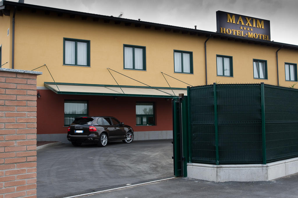 Hotel Maxim อันโซลา เดล เอมิเลีย ภายนอก รูปภาพ